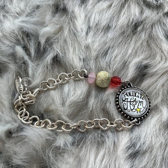 Plunder a lot of earrings bracelet and necklace The necklace is a charm necklace - Picture 3 of 5